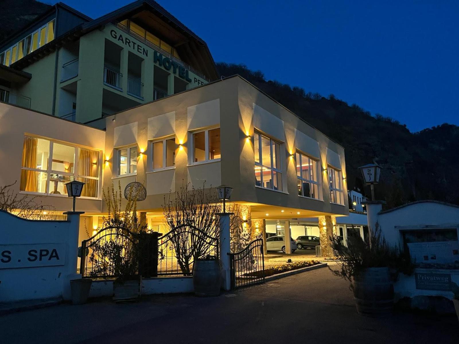 Gartenhotel & Weingut Pfeffel 4*