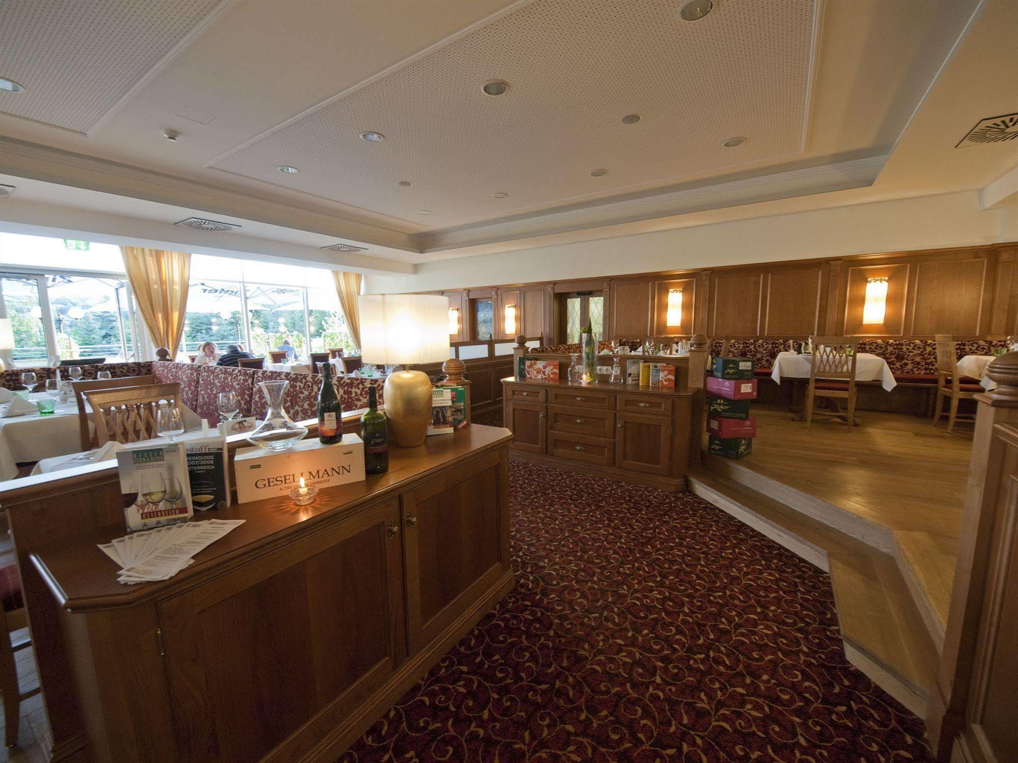 Gartenhotel & Weingut Pfeffel Hotel 4*