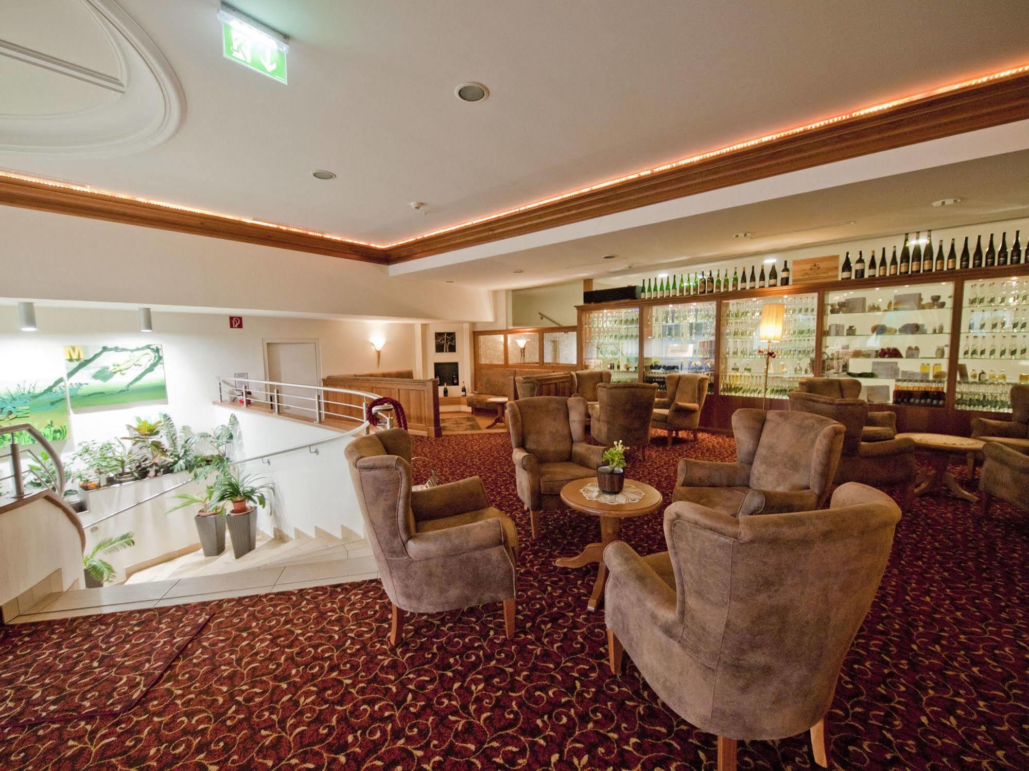 Gartenhotel & Weingut Pfeffel Hotel 4*