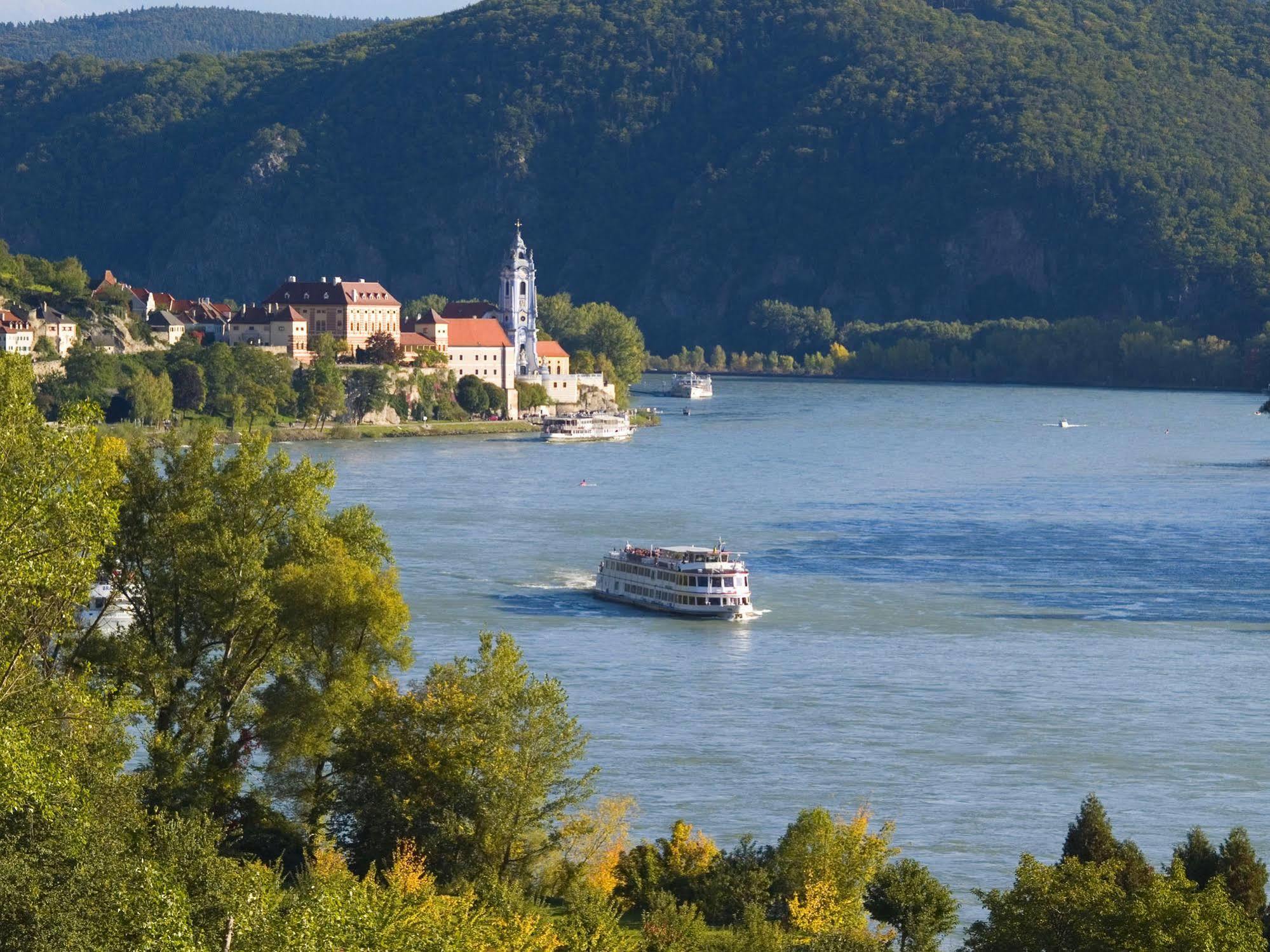 Gartenhotel & Weingut Pfeffel 4* Dürnstein